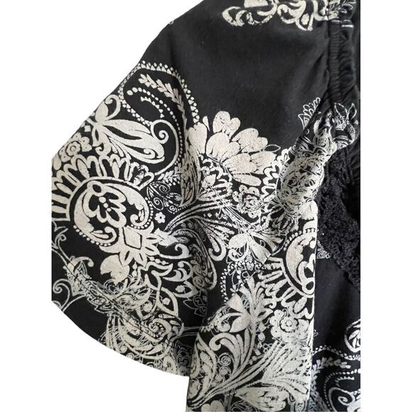 Faded Glory Black and Grey Floral Patterned Short Sleeve T-Shirt - Picture 2 of 4